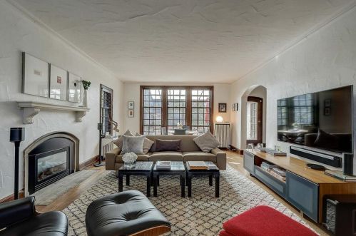 2633 Lake Dr, Milwaukee, WI 53211-3838