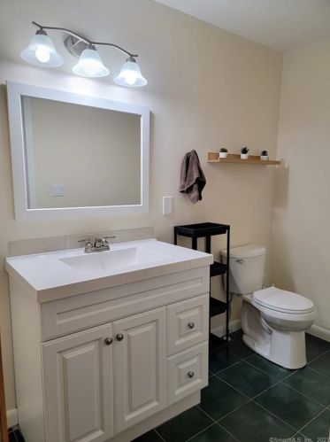 39 Nicole Rd, New Britain CT  06053-1475 exterior