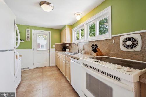 2160 Lee Ln, Chester PA 19014-2288 exterior