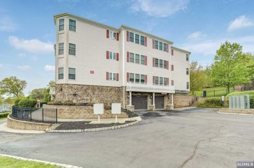 1108 Gatherings Dr, Paterson NJ 07508-1378 exterior