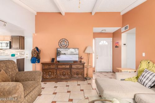 7809 Elm St, Phoenix AZ 85033-1102 exterior