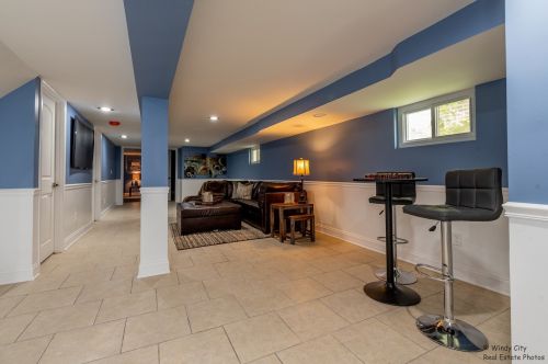 8621 Yates Blvd, Chicago IL  60617-2319 exterior