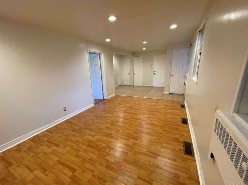 1176 Lydig Ave, Bronx NY  10461-1748 exterior