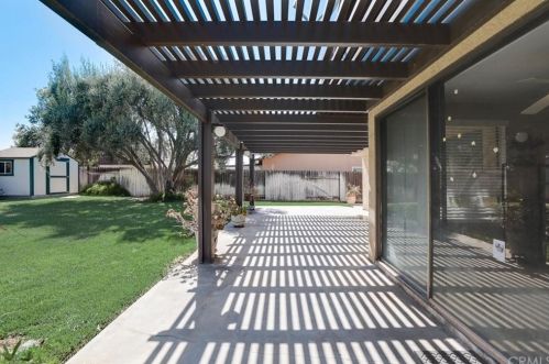 7910 Maria Dr, Riverside CA 92509-7012 exterior