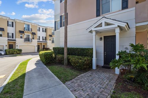 506 39th Cir, Boca Raton, FL 33431-5705