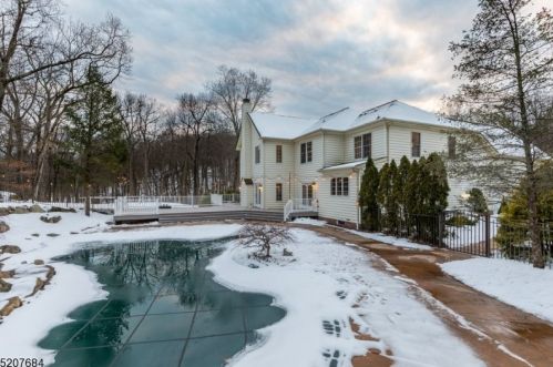 46 Morgan Dr, Sparta NJ 07871-3567 exterior