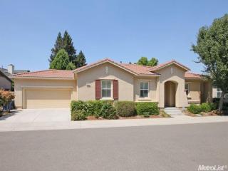 8061 Linda Isle Ln, Sacramento, CA 95831-5832