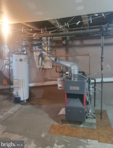 2232 5 St, Philadelphia PA 19106-3715 exterior