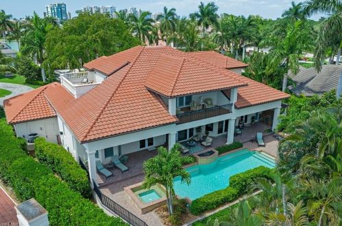 3140 Leeward Ln, Naples FL 34103-4036 exterior