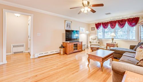 57 Barton St, Edison NJ 08837-2855 exterior