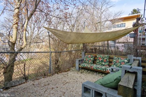 250 Krams Ave, Philadelphia PA 19128-4734 exterior