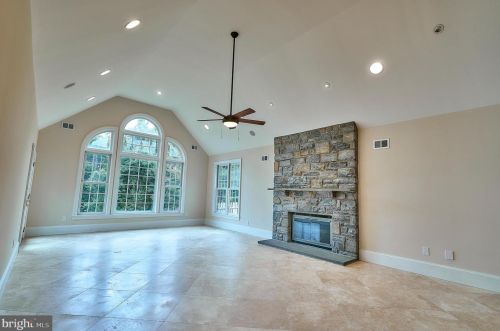 2221 Jefferson Ln, Huntingdon Valley PA 19006-6038 exterior