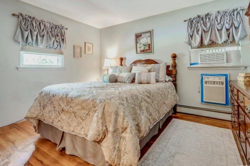 366 Great East Neck Rd, Babylon NY 11704-7616 exterior