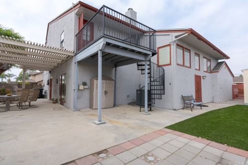 15542 Cornuta Ave, Bellflower CA 90706-4805 exterior