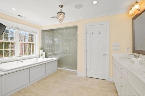 163 Branchville Rd, Ridgefield CT 06877-5116 exterior