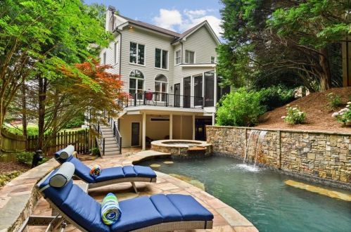 800 Lake Summit Dr, Atlanta, GA 30342-1975