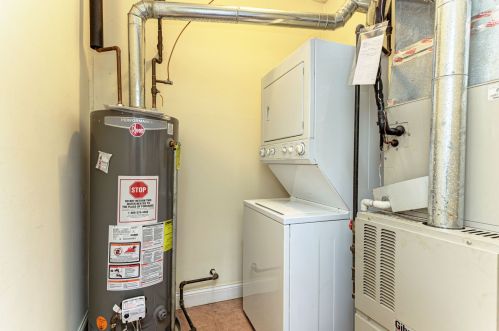 4755 Kilbourn Ave, Chicago IL 60630-4090 exterior