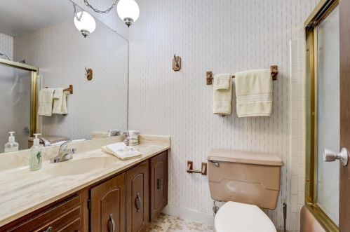 9039 70, Milwaukee WI 53218-2212 exterior