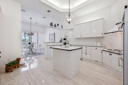 30 Casa Mar Ln, Naples FL 34103-3685 exterior