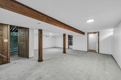 4 Pne Grv Ave, Enfield CT 06082-2617 exterior