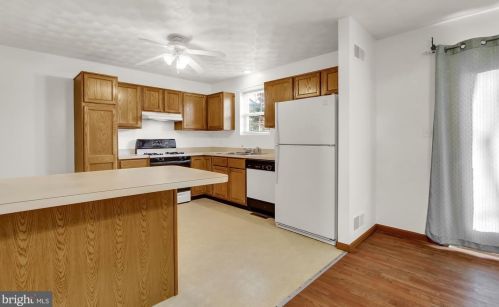 232 Breezewood Dr, Hanover PA 17331-7926 exterior