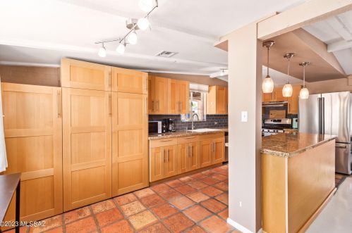 1211 Forgeus Ave, Tucson AZ  85716-3831 exterior