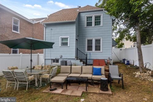 302 9 St, Chester PA 19013-1712 exterior