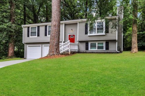 5301 Winslow Xing, Lithonia GA  30038-1146 exterior