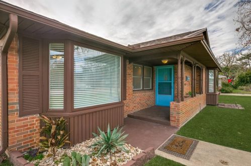 9930 Cloister Dr, Dallas TX 75228-3617 exterior