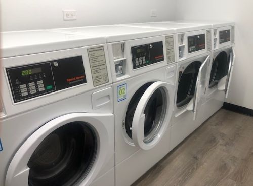 431 Barry Ave, Chicago IL 60657-5547 exterior