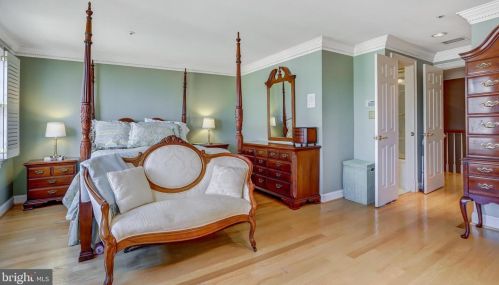 25 Wilkes St, Alexandria VA 22314-3853 exterior