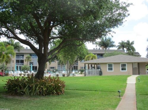 5467 Rattlesnake Hammock Rd, Naples FL 34113-6400 exterior