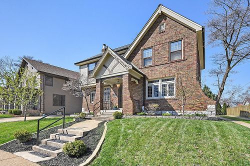 7457 Teasdale Ave, Saint Louis MO 63130-4056 exterior