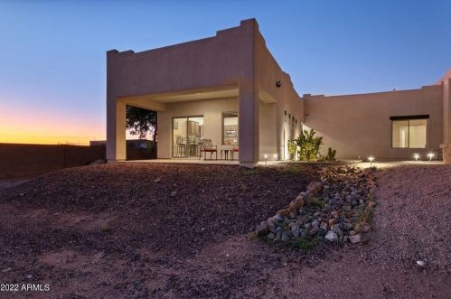 2007 Carriage Dr, Phoenix AZ 85086-8413 exterior