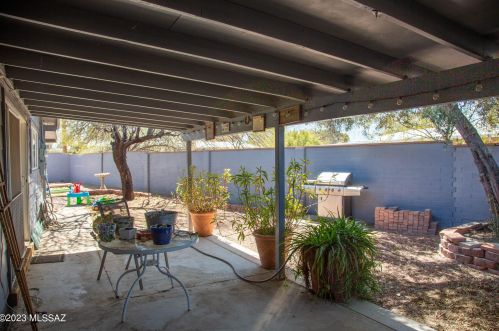 8312 Desert Steppes Dr, Tucson AZ 85710-4210 exterior