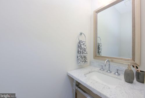 803 Cameron St, Alexandria VA  22314-2410 exterior