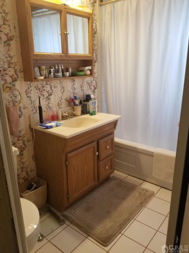 51 Sturgis Rd, Edison NJ 08817-4071 exterior