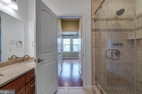 522 Carpenter St, Philadelphia PA 19147-4033 exterior