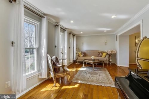 10 Grovepoint Ct, Rockville MD 20854-5505 exterior