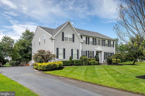 13 Morning Glory Cir, Harrison Township, NJ 08062-2629