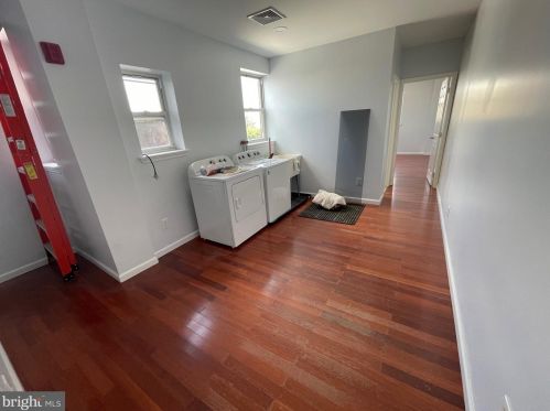 1239 6 St, Philadelphia PA 19140-4561 exterior