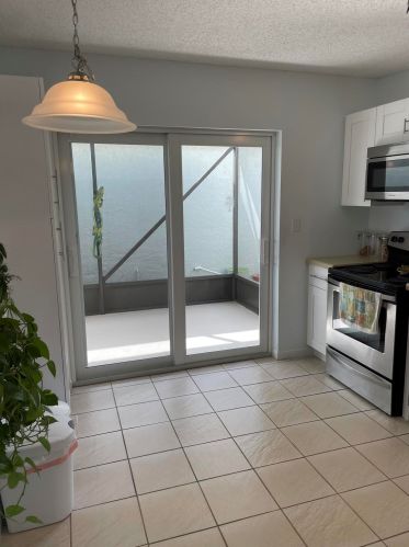 5577 Mirror Lk Blvd, Boynton Beach FL 33472-1215 exterior