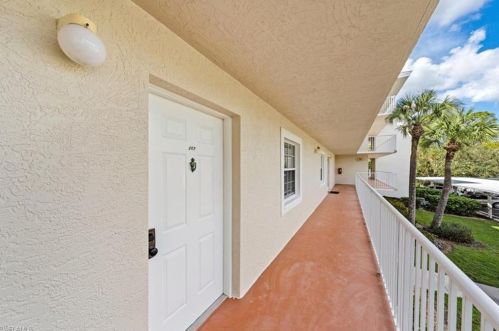 441 Quail Forest Blvd, Naples FL 34105-5504 exterior