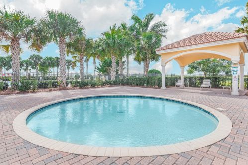 901 Bent Creek Dr, Fort Pierce FL  34947-1331 exterior