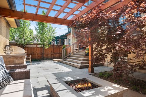 2955 Sunnyside Ave, Chicago IL 60630-3923 exterior