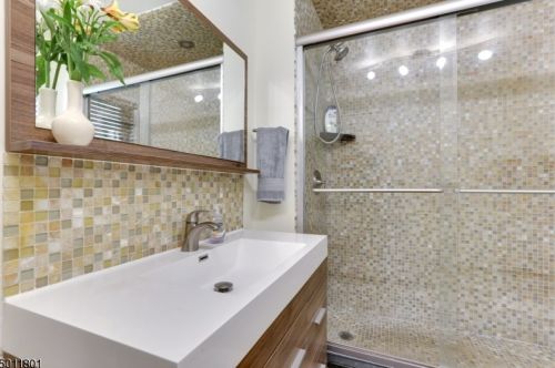 84 Mcclellan Ave, Livingston NJ 07039-1334 exterior