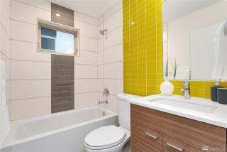 1716 27th Ave, Seattle WA  98122-3118 exterior