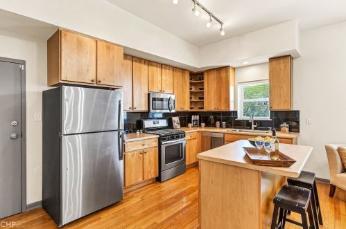 4436 Calumet Ave, Chicago, IL 60653-3363