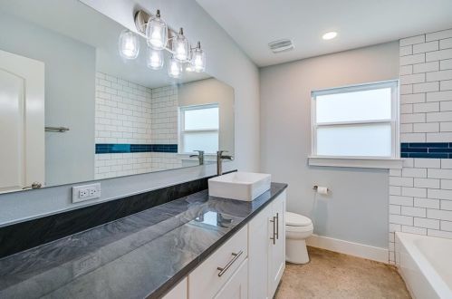 8208 Burrell Dr, Austin TX 78757-8339 exterior