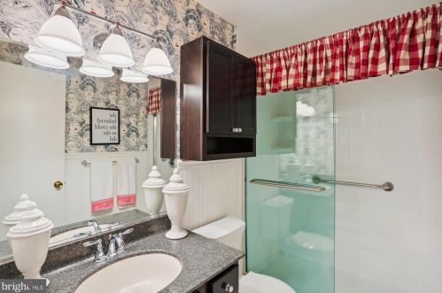 7641 Miller Fall Rd, Rockville MD 20855-1165 exterior